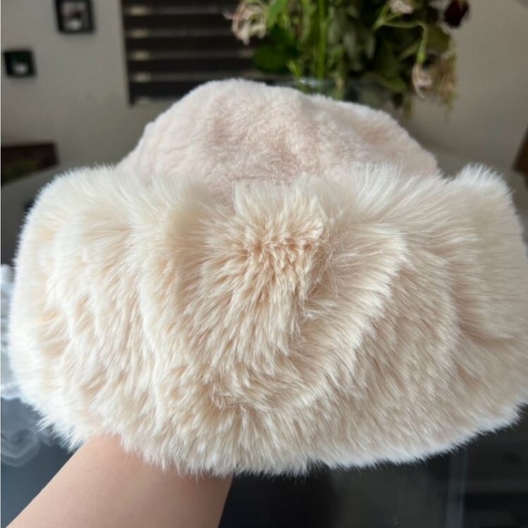 PLUSH RUSSIAN HAT - Picture 2 of 4